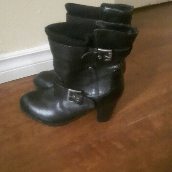 G by GUESS LEATHER ANKLE HEELED BOOTS - Picture 2 of 10